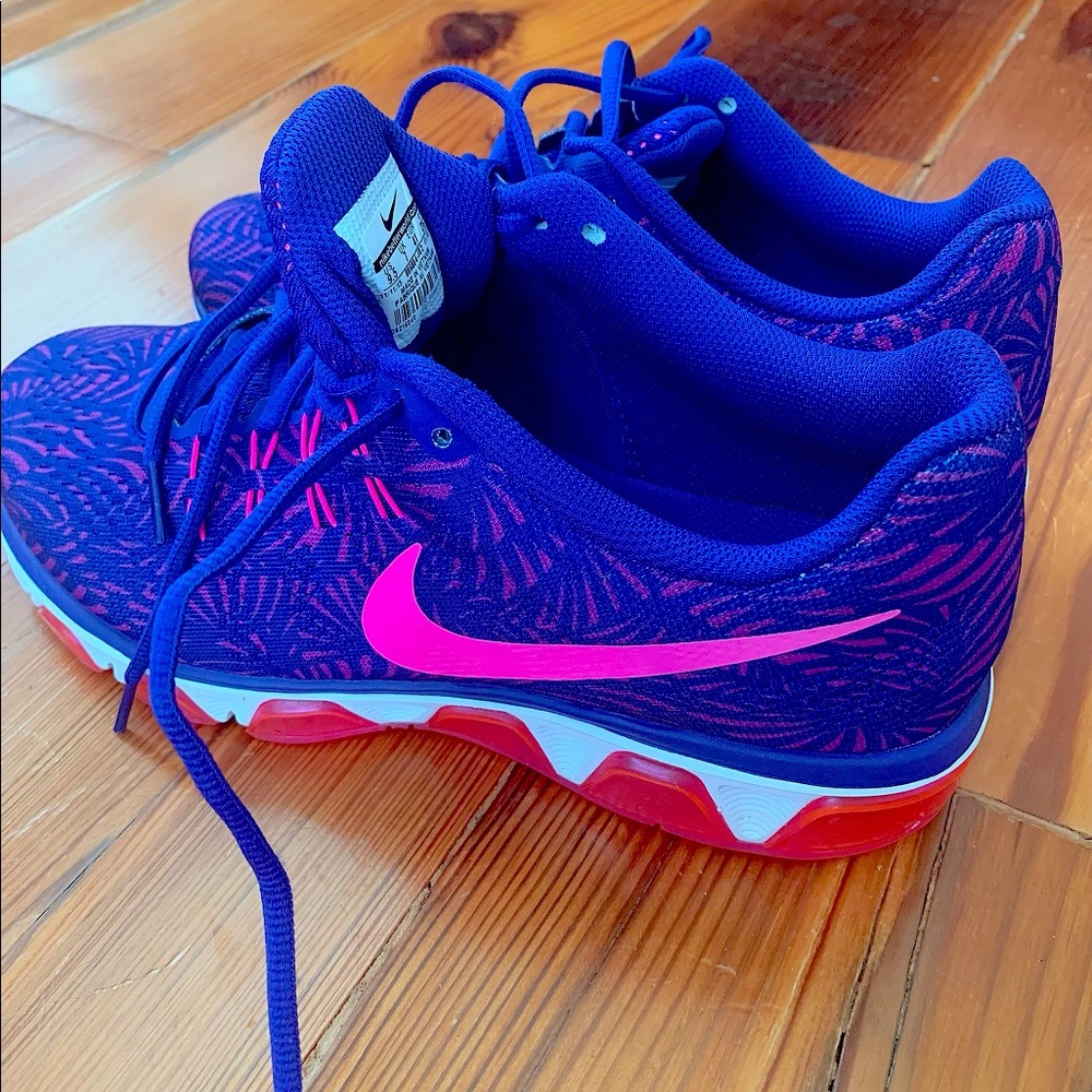 Women’s Nike Tailwind 8 (size 9.5)